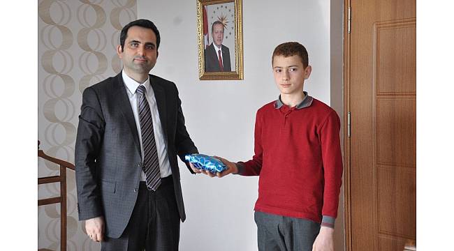Finike Kaymakamı başarılı öğrencileri ödüllendirdi