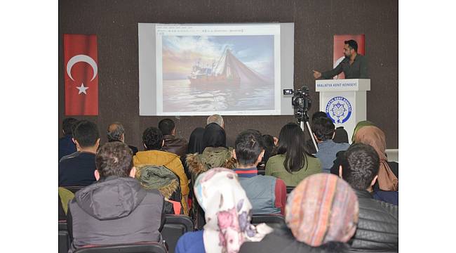 Fotoğraf severler "Yaşamdan Kesitler" konferansında buluştu