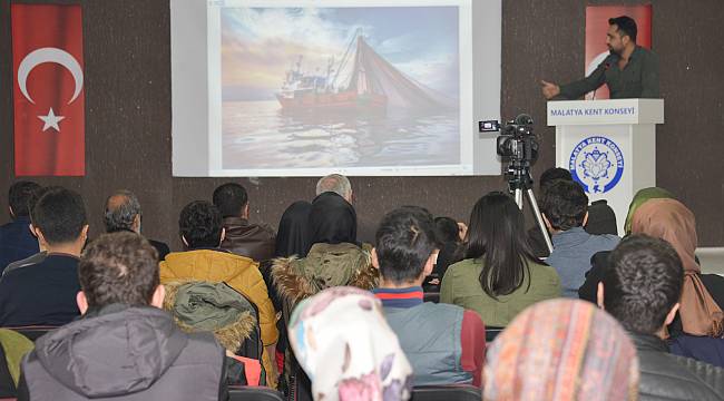 Fotoğraf severler “Yaşamdan Kesitler” konferansında buluştu