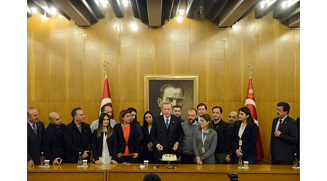 Gazeteciler Cumhurbaşkanı Erdoğan'ın doğum gününü kutladı