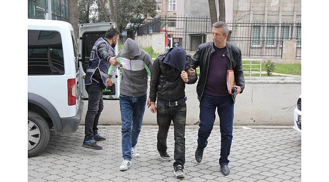 Gümüşçüyü soyup eğlenmek için gittikleri pavyonda yakalandılar