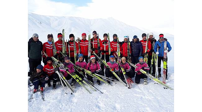 Hakkarili sporcular dereceyle döndüler