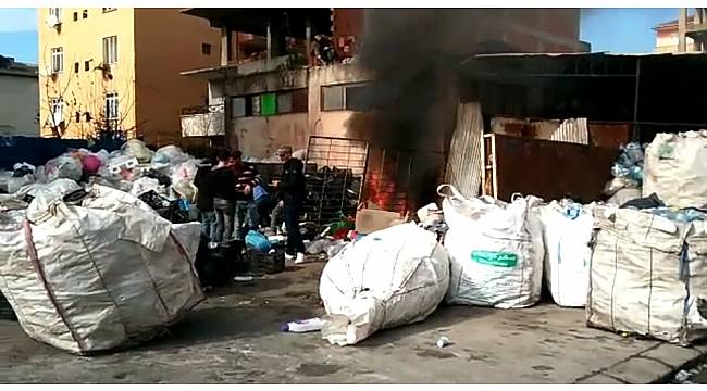 Hurdalıkta çıkan yangın itfaiye ekiplerini alarma geçirdi