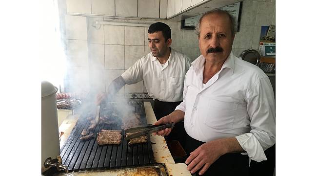 İzmir'den Amerika'ya kargoyla pişmiş köfte gönderiyor