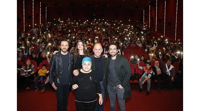 İzmir'e yıldız yağdı