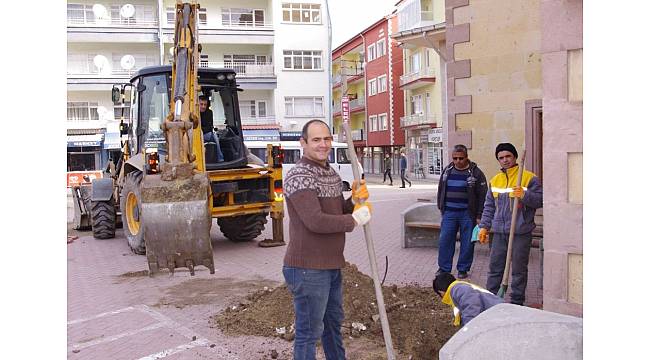 Kaman Çarşı Cami önüne güneşlik kuruluyor
