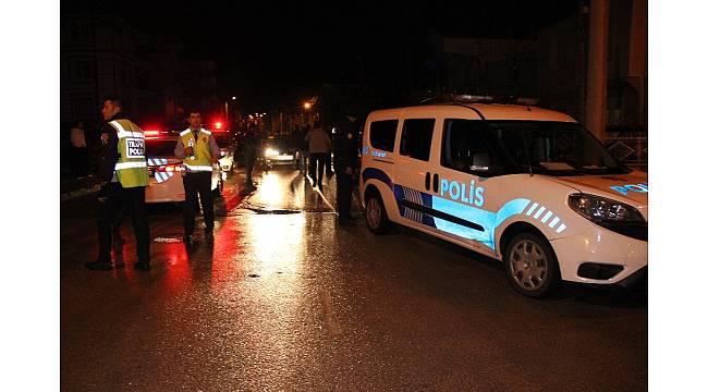 Karaman'da dur ihtarına uymayan kamyonet polisleri peşine taktı