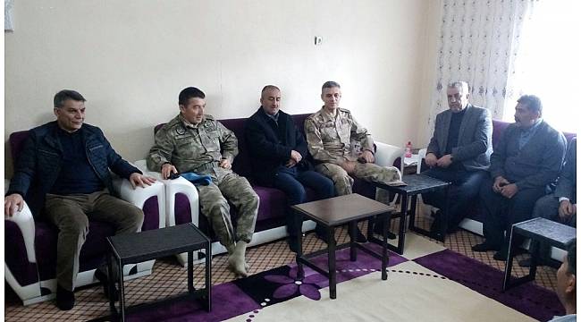 Kaymakam Özkan ve Komutanlardan "Zeytin Dalı Harekatı'nda" yaralanan askerlere ziyaret