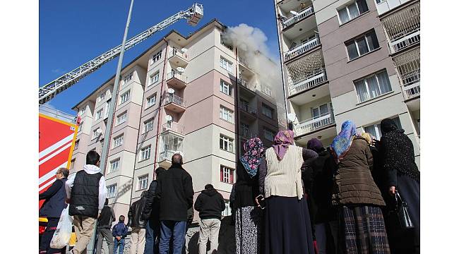 Kendisini terk eden eşine kızıp evini ateşe verdi