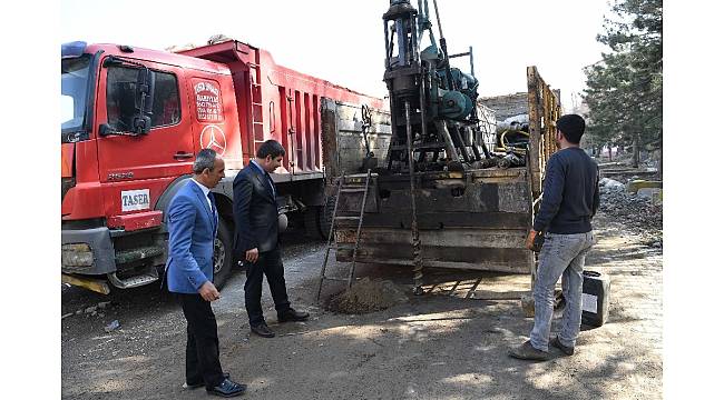 Kent Meydanı&#39;nda zemin etüt çalışması