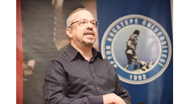 Ödüllü sanatçı Afyonkarahisar'da sanatseverlerle buluştu