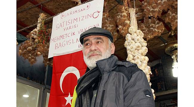 Sarımsaklardan kazandığı parayı Mehmetçik Vakfına bağışlıyor