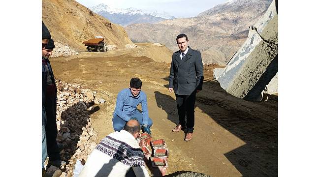 Sason'da grup köy yolunda betonarme çalışmaları başlatıldı