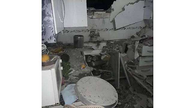 Suriye'den atılan roket evin tavanını delip pencereden bahçeye düştü