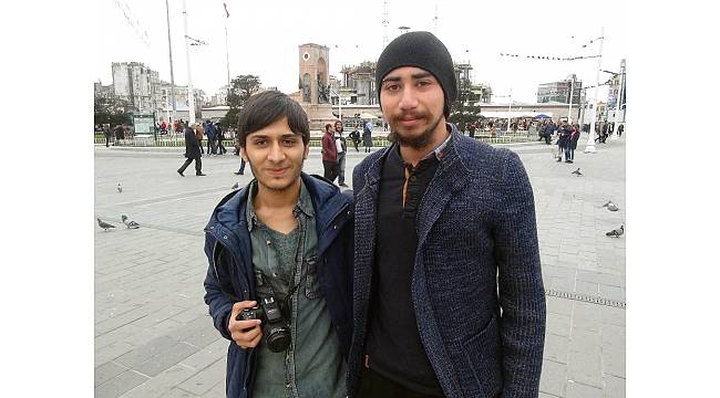 Taksim Meydanı'nda psikoloji öğrencilerinden ilginç sosyal deney