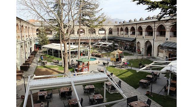 Türkiye&#39;nin en büyük 5 hanından birisi Taşhan 400 yıldır esnafa ev sahipliği yapıyor