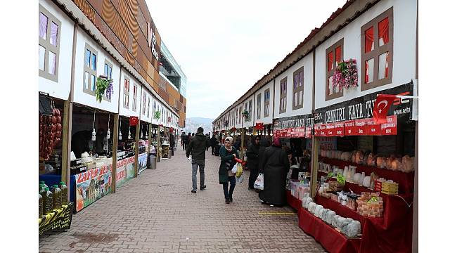 Türkiye'nin yöresel tatlarını alışveriş merkezine taşıdılar