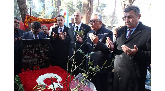 Üniversitede öldürülen ülkücü Fırat Çakıroğlu mezarı başında anıldı