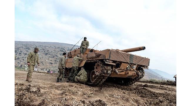 Üs bölgesindeki Türk tankları böyle fotoğraflandı