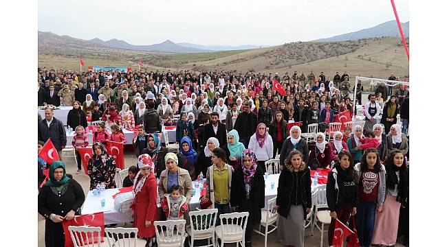 Vali Güzeloğlu, Oyuklu'da vatandaşlarla bir araya geldi