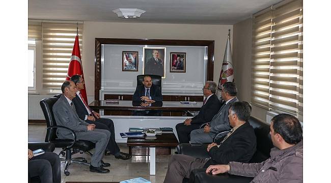 Vali Ustaoğlu, belediye çalışanlarıyla bir araya geldi