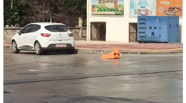 Yol ortasında alev alan piknik tüp bomba gibi patladı