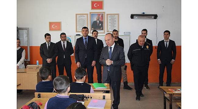 Yüksekova'da süt dağıtım