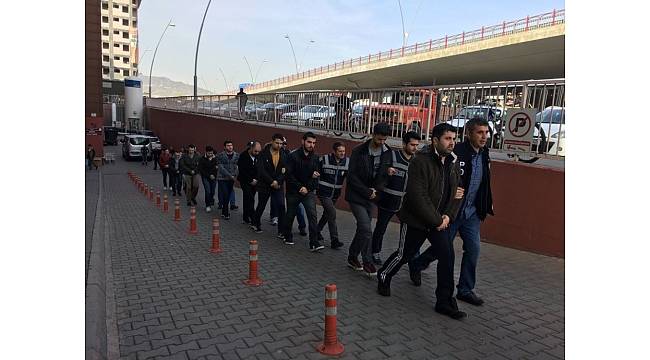 18 ilde düzenlenen FETÖ operasyonunda gözaltına alınanlar adliyeye sevk edildi
