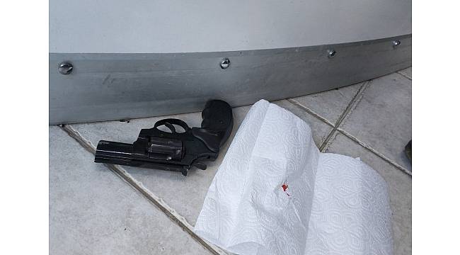 85'lik dede kurusıkı tabancayla kazara kendini vurdu