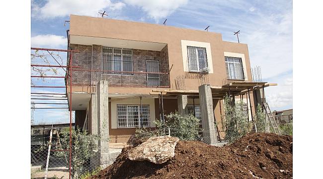 Adana'da bir kişi balkonu genişletirken düşüp hayatını kaybetti
