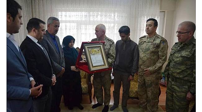 Afrin şehidinin babasına 'Şahadet Beratı'