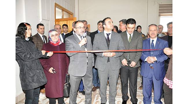 Afşin'de engelliler ebru sanatları sergisi açtı