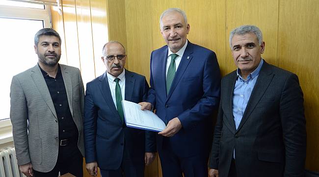 AK Parti Malatya İl Başkanlığına seçilen Hakan Kahtalı mazbatasını aldı
