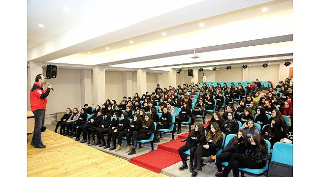 Ataşehirli öğrenciler deprem haftasında bilinçlendiriliyor