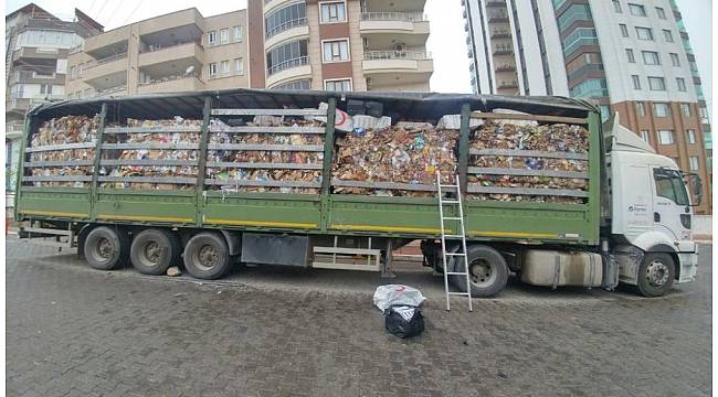Atık kağıt taşıyan tırda 21 bin 700 paket kaçak sigara ele geçirildi