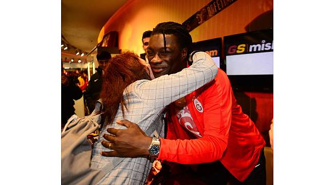 Bafetimbi Gomis taraftarlarla buluştu