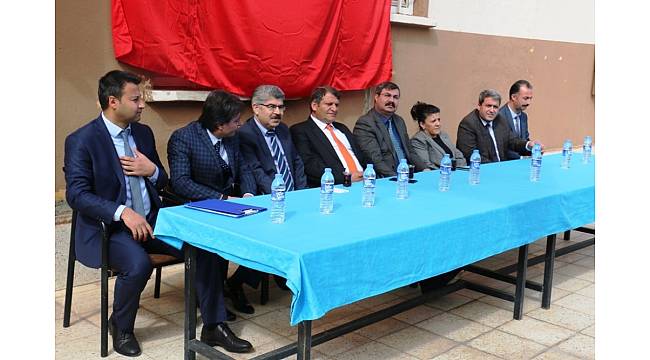 Başkan Ayhan'a teşekkür plaketi