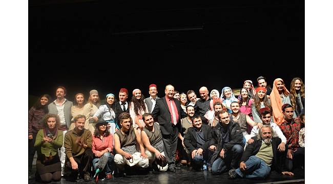 Başkan Özakcan'ın 'Dünya Tiyatrolar Günü' mesajı