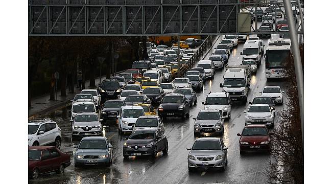 Başkent Mevlana Bulvarı'nda Ankamall trafiği vatandaşları bıktırdı