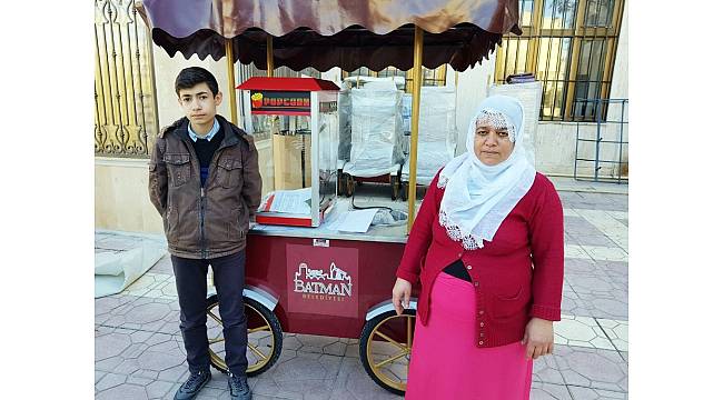 Batman Belediyesi mısır ve simit arabalarını sahiplerine teslim etti