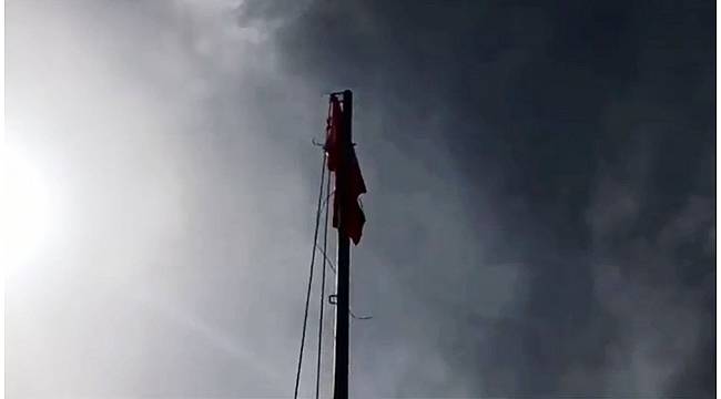 Bayrağımız göndere çekildi