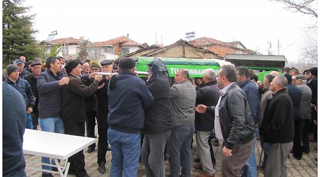 Boşandığı eşi tarafından öldürülen kadın ve kardeşi son yolcuğuna uğurlandı