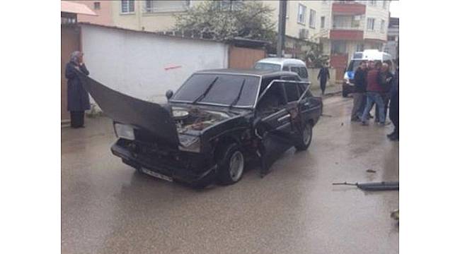 Bursa'da yolcu minibüsü otomobile çarptı