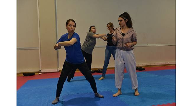 Çiğlili kadınlara öz savunma dersi