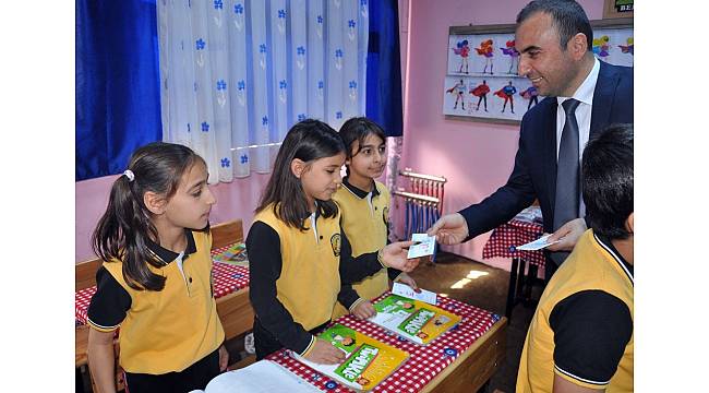 Dicle Elektrik&#39;ten bin öğrenciye kitap desteği