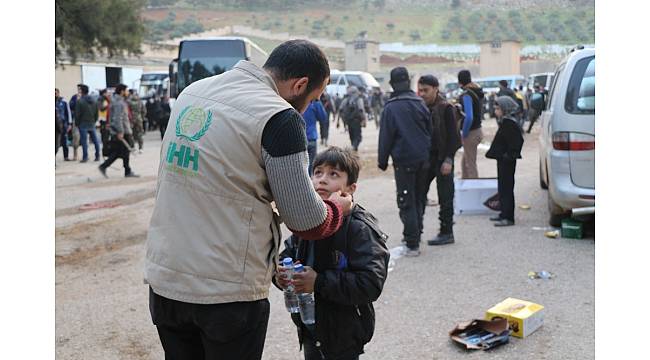 Doğu Guta'nın Haresta beldesinden gelen kafileyi İHH ekipleri karşıladı