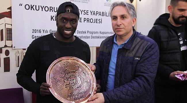 E.Yeni Malatyasporlu Aytaç Kara ve Issiar Dia gençlerle buluştu