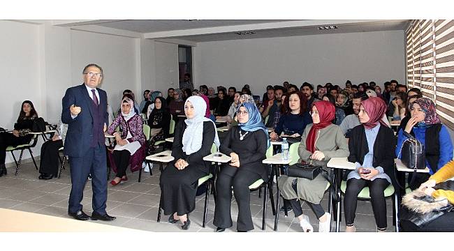 Eğitimci - Yazar Kadir Keskin NEÜ'de öğrencilerle buluştu