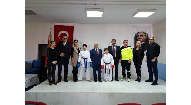 Foçalı şampiyon karateciler spor lisesini ziyaret etti
