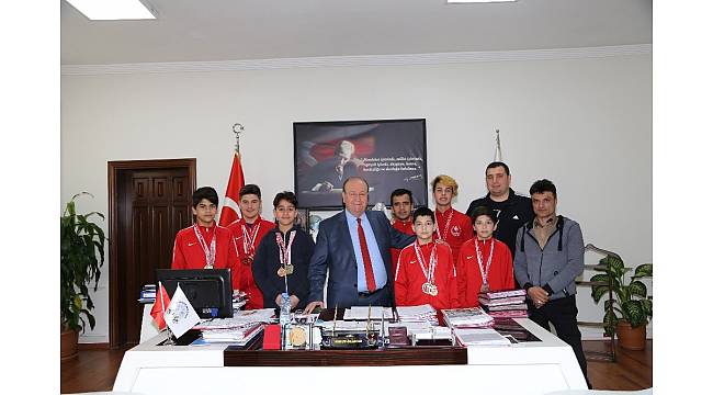 Genç sporculardan Başkan Özakcan'a ziyaret